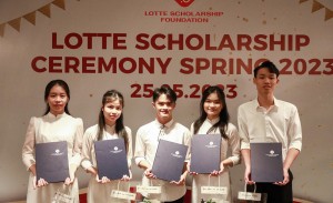 Sinh viên Hàn Quốc học của VNU- game đánh chắn online đổi thưởng
 xuất sắc nhận học bổng Tập đoàn Lotte Hàn Quốc